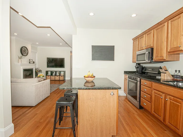 2 Burnham Pl #2 — Photo 8