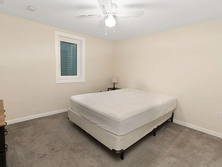 3606 Pembroke St — Photo 9