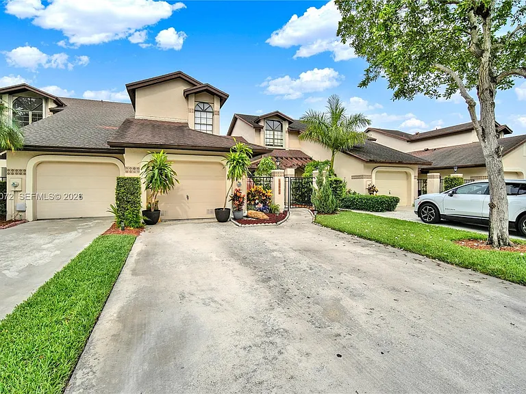 10044 SW 137th Pl — Photo 2