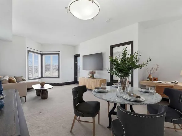 30 SW Royal Oak Plz NW #242, Calgary, AB T3G 0C1