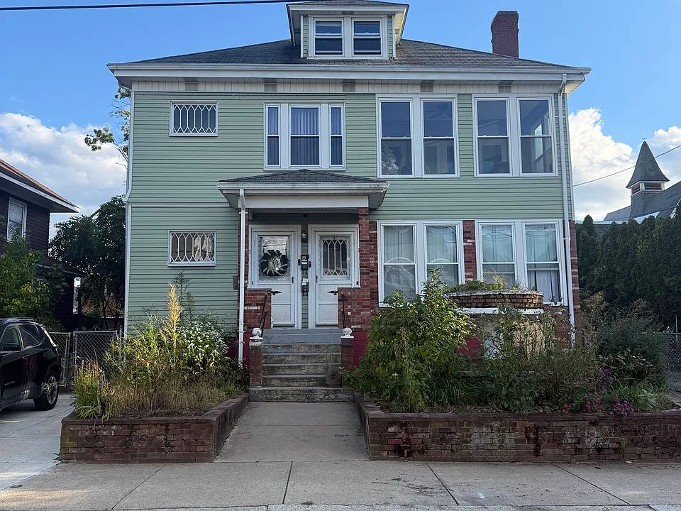 11 East St #1