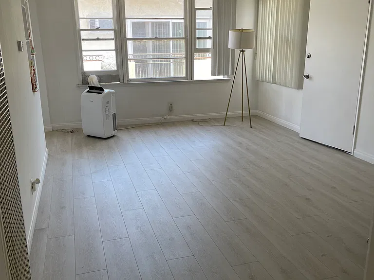 2035 S Holt Ave — Photo 2