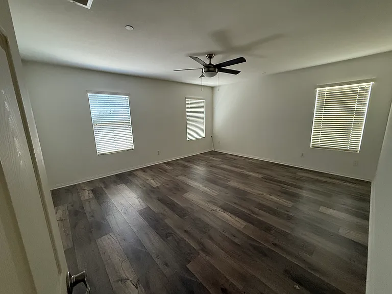 4588 Vincent Way — Photo 7
