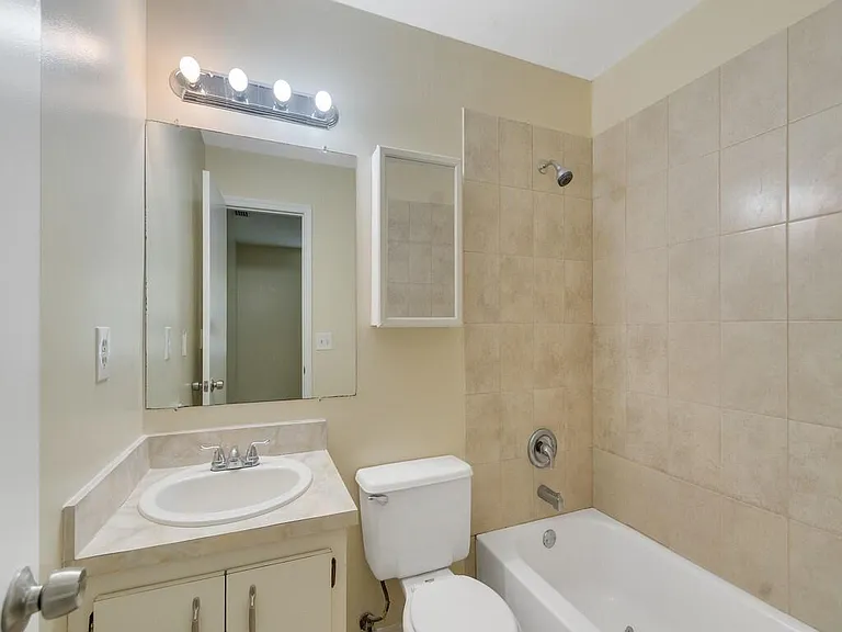 205 SW Voltair Ter — Photo 7