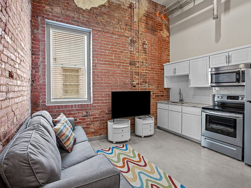 1st image of 143 SE Main St #2G