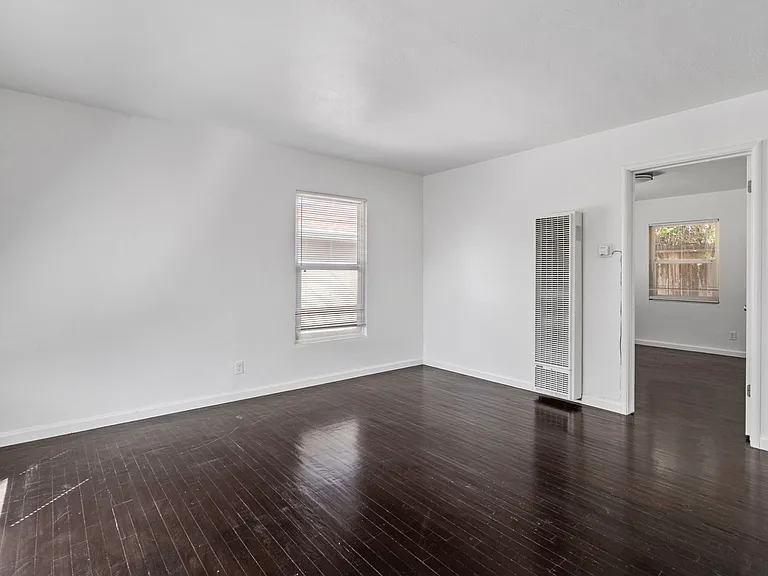 1225 N Lincoln St — Photo 7