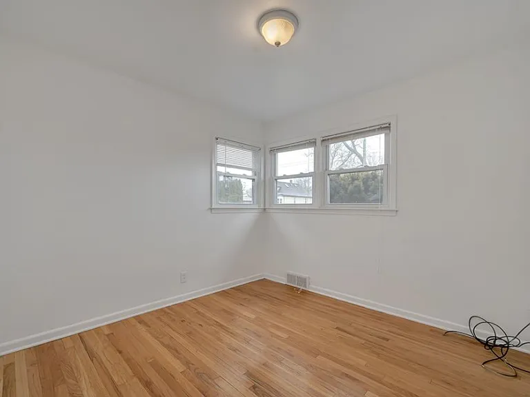 14615 Stephens Dr — Photo 7