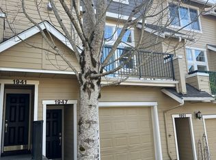 1947 NE Killian Ln, Issaquah, WA 98029
