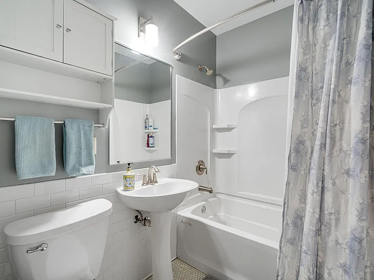 3926 N Maryland Ave — Photo 12