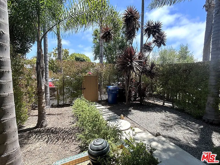 12913 Gilmore Ave — Photo 2