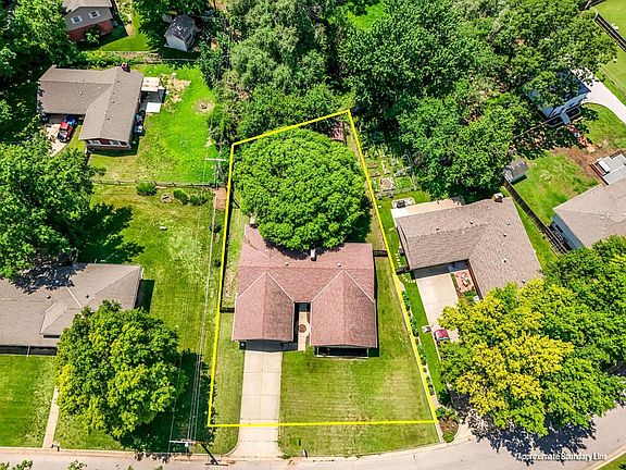 2nd image of 1019 N Chipper Ln