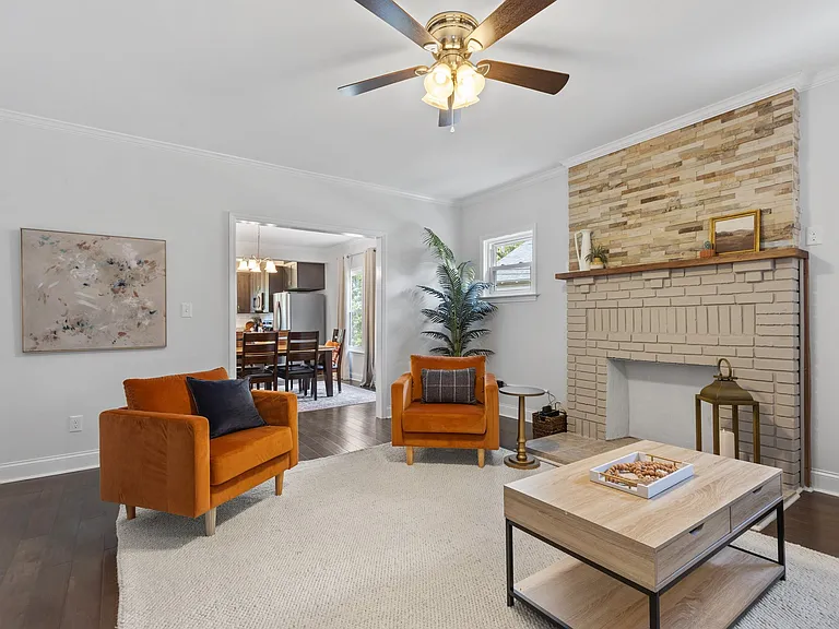 609 N Hyde Park Ave — Photo 4