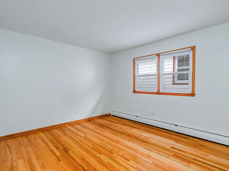 180 W 3rd St — Photo 5
