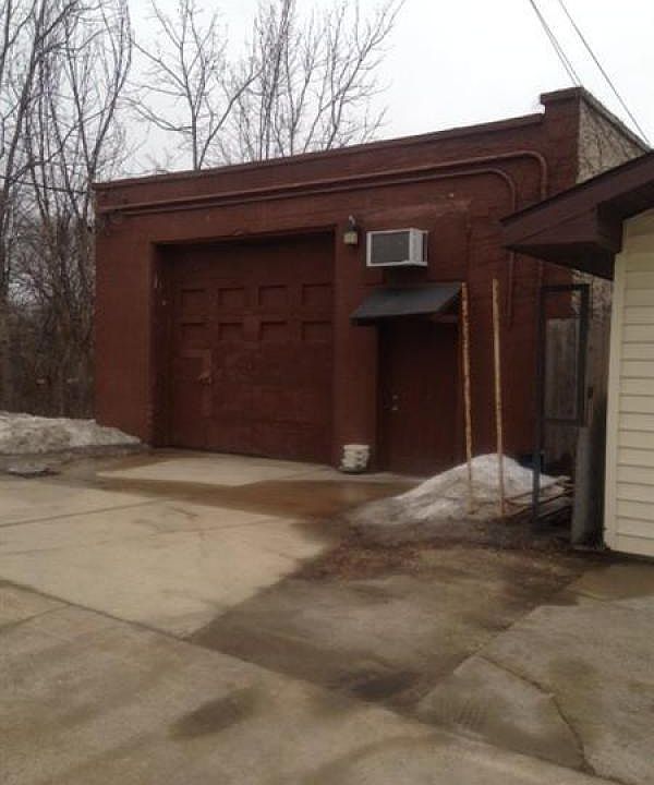 2nd image of 1901 S 75th St