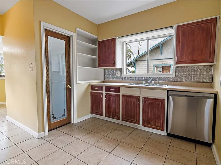 4781 Brockton Ave — Photo 9