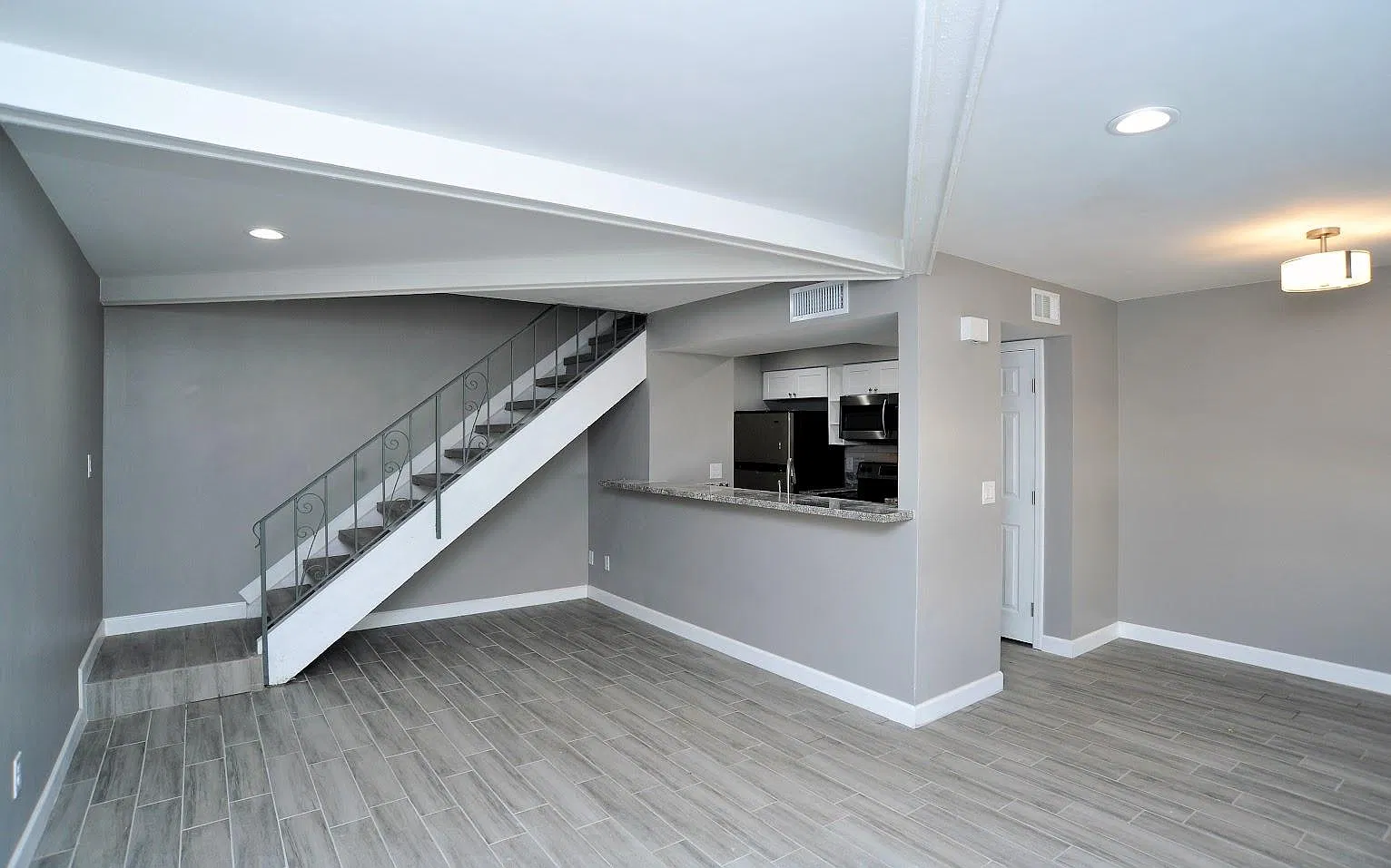 2 bed, 934 sqft, $1,375 — Photo 1
