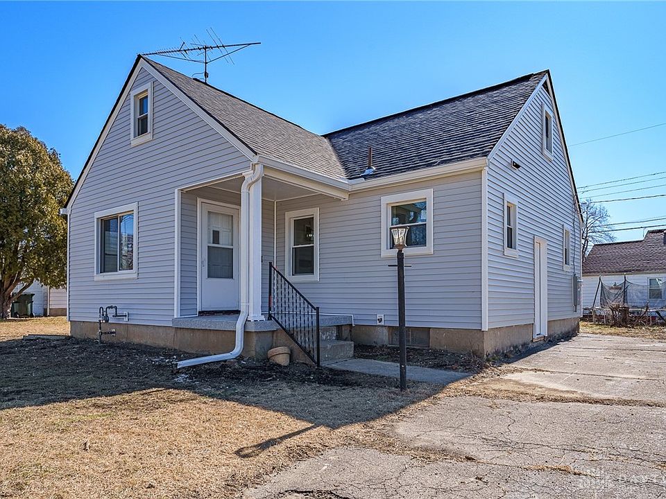 1st image of 3250 Campus Dr