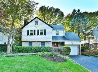 10 Wyngate Pl, Great Neck, NY 11021