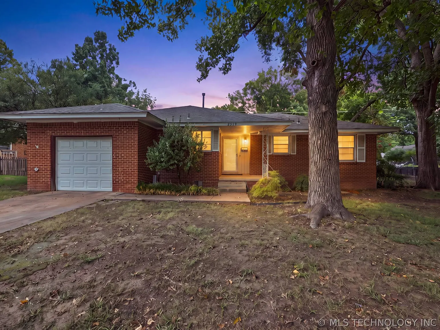 3 bed, 1.5 bath, 1227 sqft, $1,650 — Photo 1