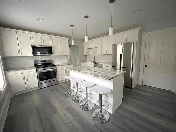 2nd image of 2144 W 38th St #Up