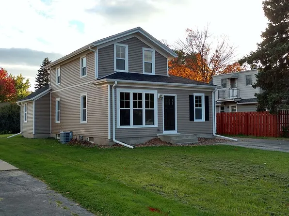707 Roland St, Oconomowoc, WI 53066