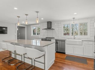15 Ravenwood Cir, Falmouth, MA 02540