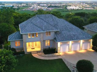 4701 Grayhawk Ridge Dr, Sioux City, IA 51106