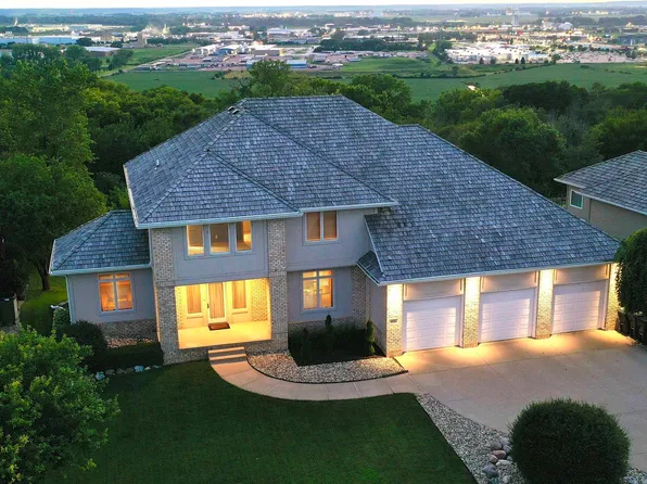 4701 Grayhawk Ridge Dr, Sioux City, IA 51106