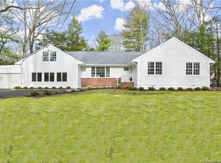 34 Big Oak Ln, Stamford, CT 06903