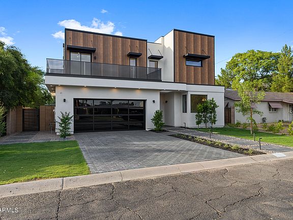 3rd image of 4422 E ROMA Avenue