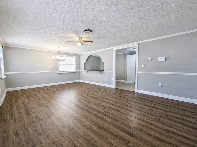 7308 Alvina St — Photo 2