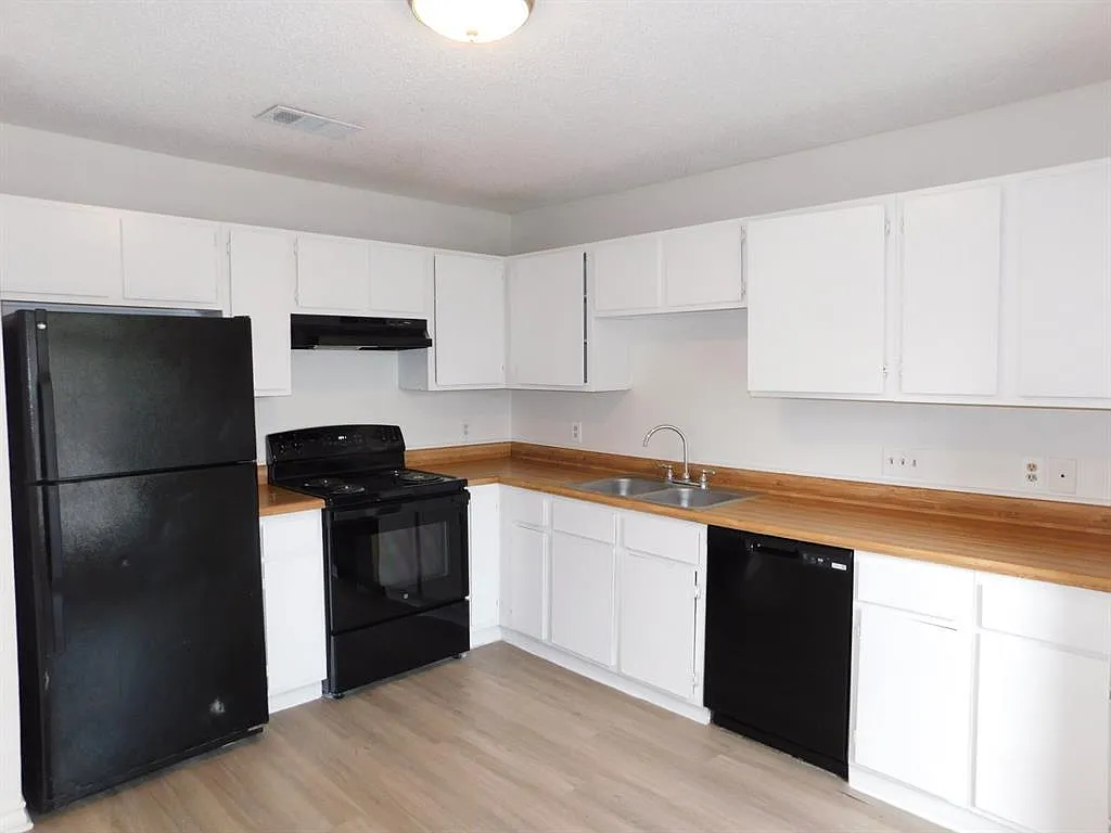 2 bed, 1.0 bath, 840 sqft, $1,100 — Photo 4