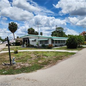 136 Amber Ave, North Fort Myers, FL, 33917