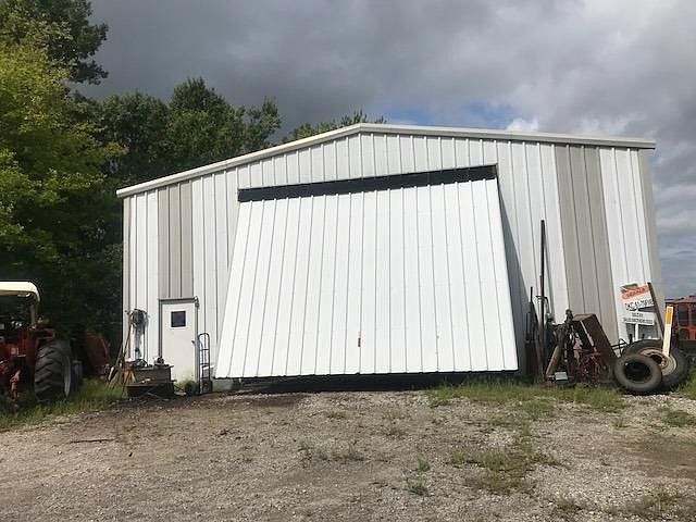 2nd image of 1735 E Country Rd