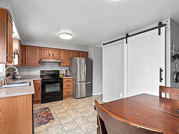 2nd image of 8126 Mesa Ln
