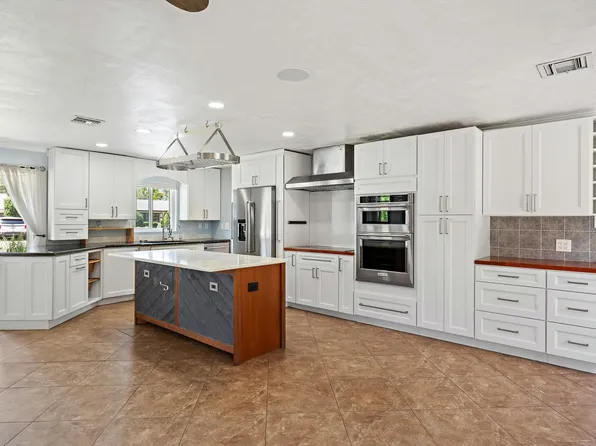 1 WINDSOR Road W, Jupiter, FL 33469