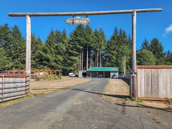 221 Mud Hen Village Rd, Crescent City, CA 95531