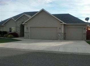 405 Golden Dr, Richland, WA 99352