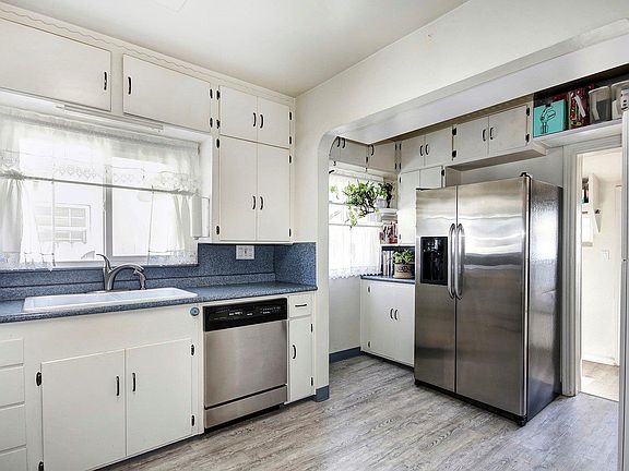 3rd image of 1913 Merkley Ave
