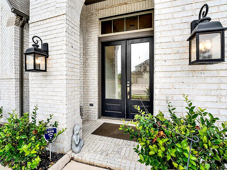 6826 Hallie Loop — Photo 8