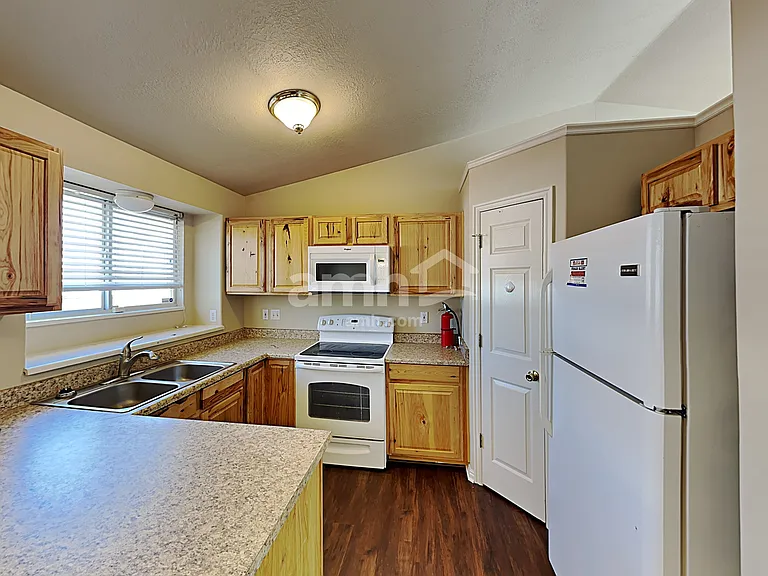 1261 E 3075 N — Photo 3