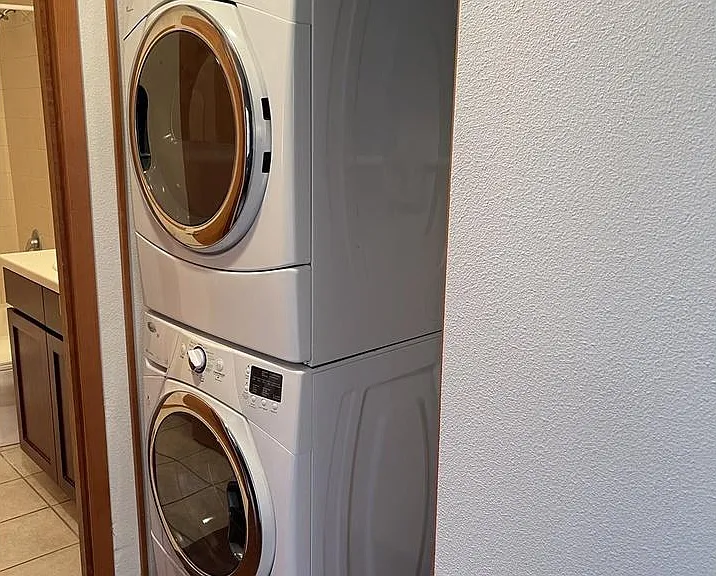 In unit washer/dryer for your convenience!