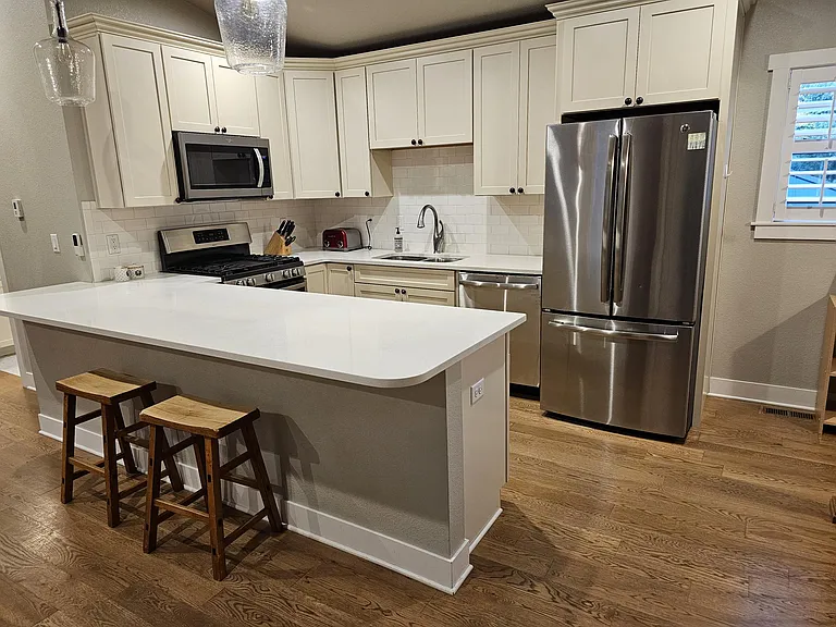 302 E Geneseo St #B — Photo 5