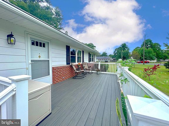 2nd image of 9833 Walnut Dr