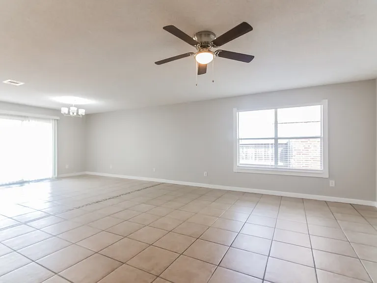 10769 Braemoor Dr — Photo 4