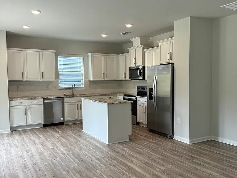 1424 Rhodes Pond St — Photo 5