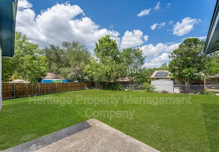 2526 Town Briar St — Photo 34