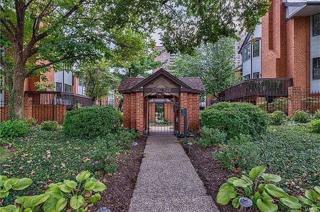1st image of 4454R Lindell Blvd Unit 24