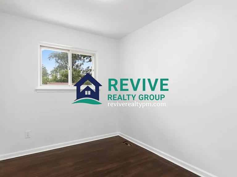 21374 Ithaca Ave — Photo 12