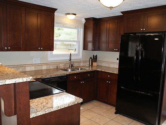 3rd image of 6734 Cotton Hill Ln